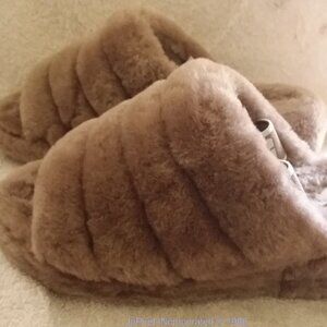 UGG Charcoal Plush Style Slipper  SN 1095119